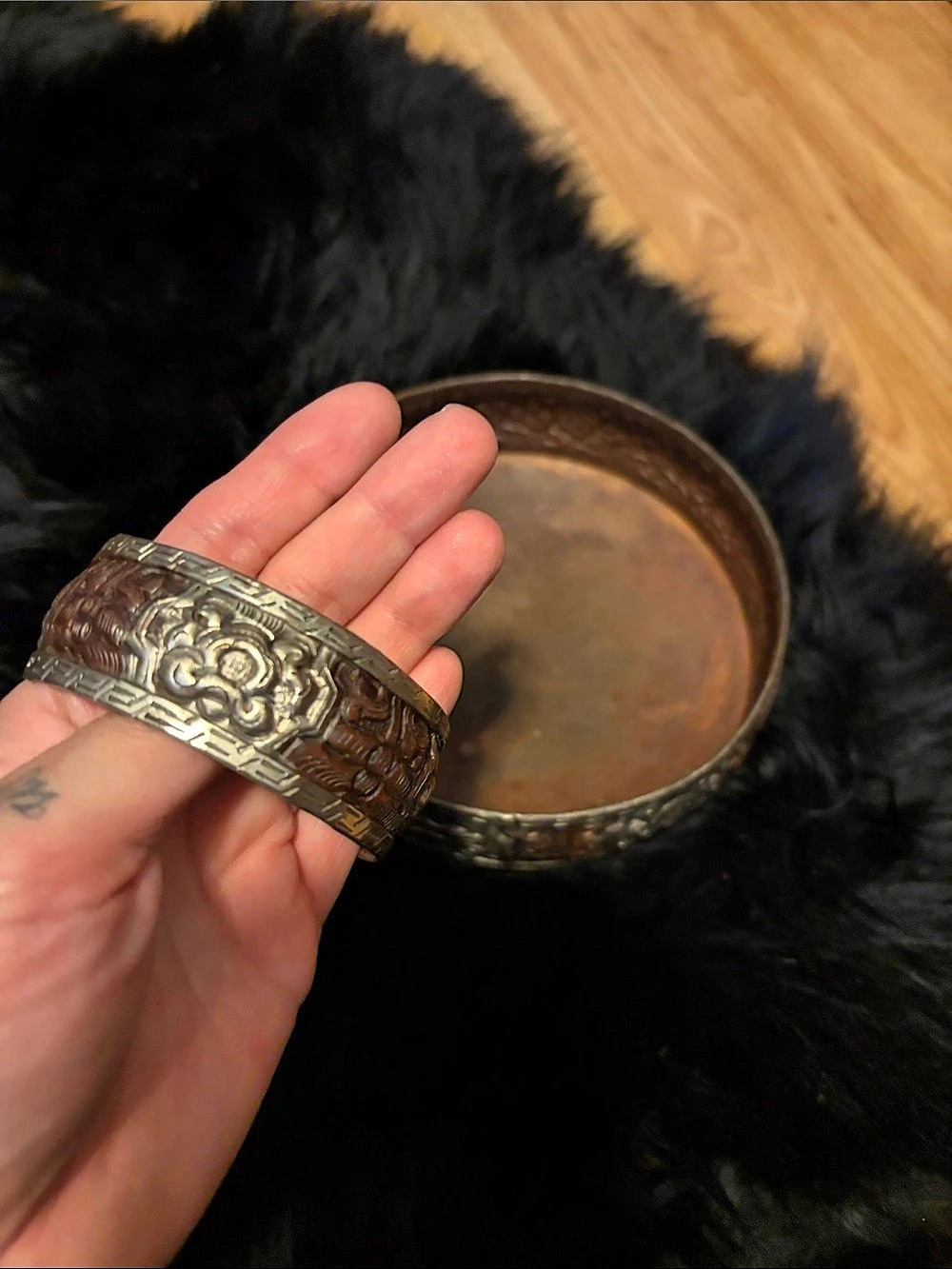 Embossed Floral Bangle and bowl Brown & Silver